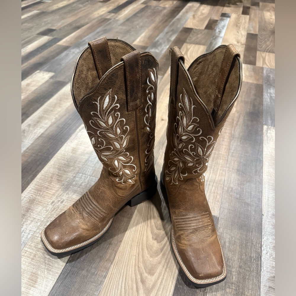 Ariat Brown Western Cowboy Boots with Embroidery